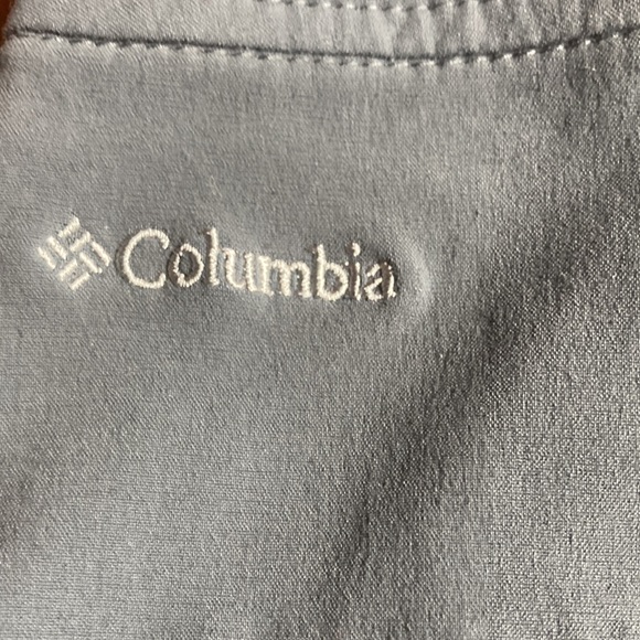 Woman’s size 8 Columbia Shorts - Picture 5 of 9